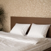 Постельное белье 2 спальное для гостиниц и отелей из страйп сатина фото